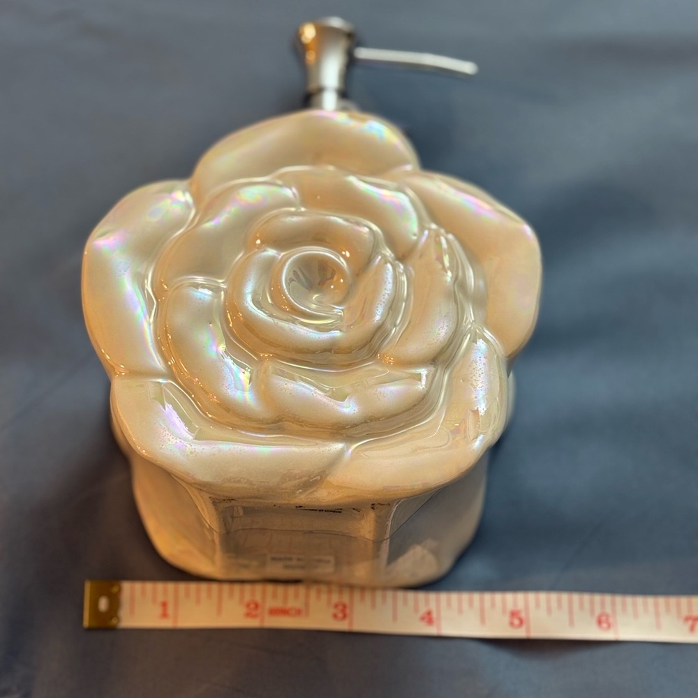 1  ENVOGUE Pearl Ceramic Rose Soap Dispenser — HomeGoods - Picture 6 of 8